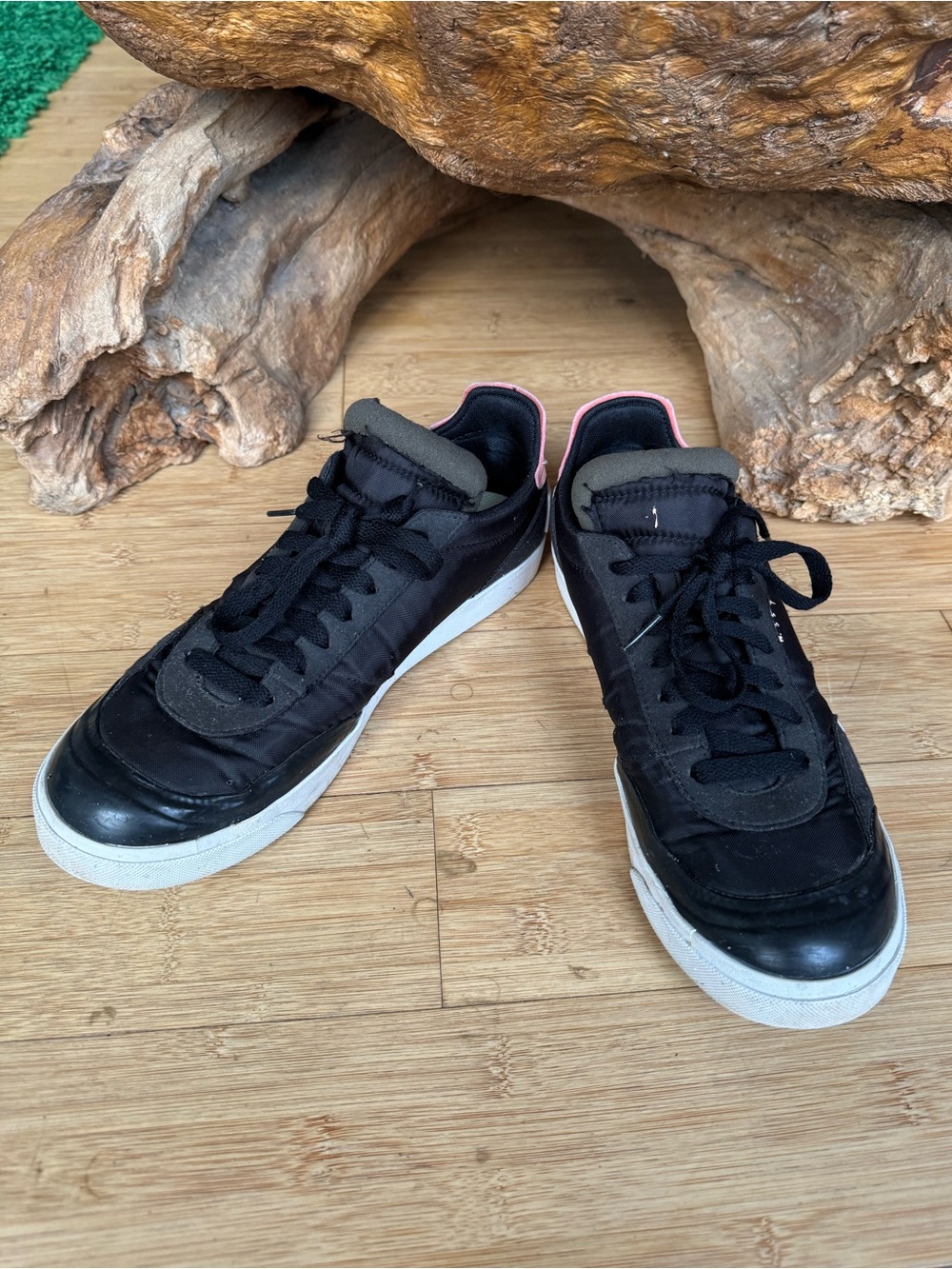 Nike Blazer Black Low-Top Sneakers with Pink Trim